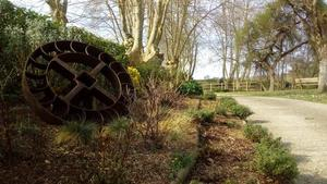 L-ancienne-roue-a-aube-du-moulin_large.jpg